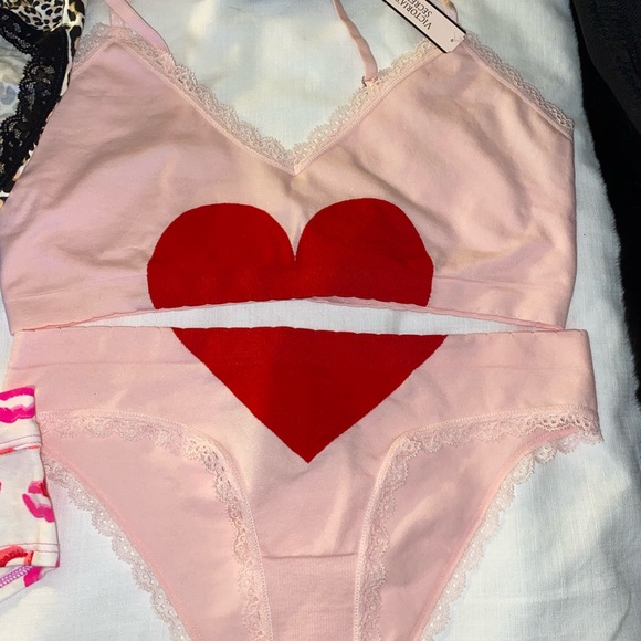 New Victoria’s Secret valentine’s Day Set - Picture 1 of 1